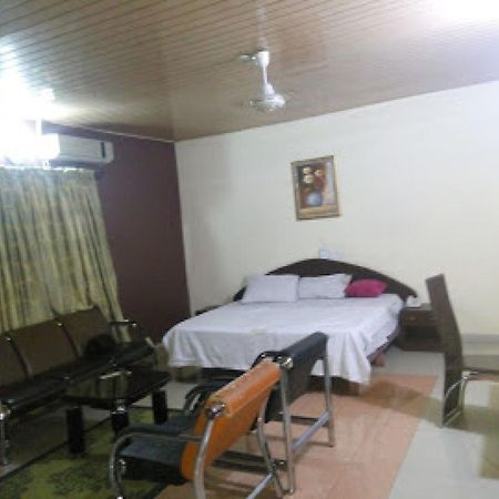 Room In Lodge - Clen-Phil Hotels And Suite Port Harcourt Eksteriør bilde
