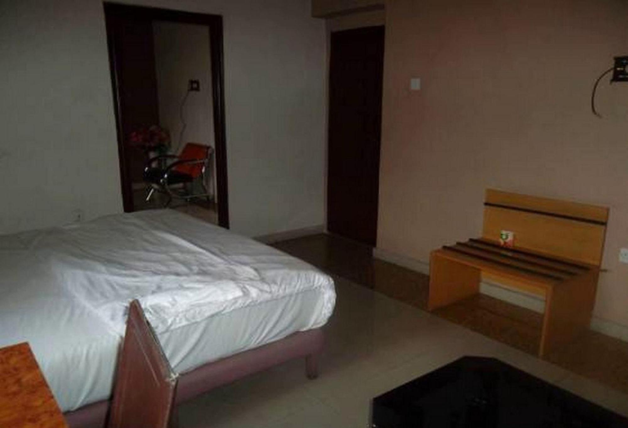 Room In Lodge - Clen-Phil Hotels And Suite Port Harcourt Eksteriør bilde
