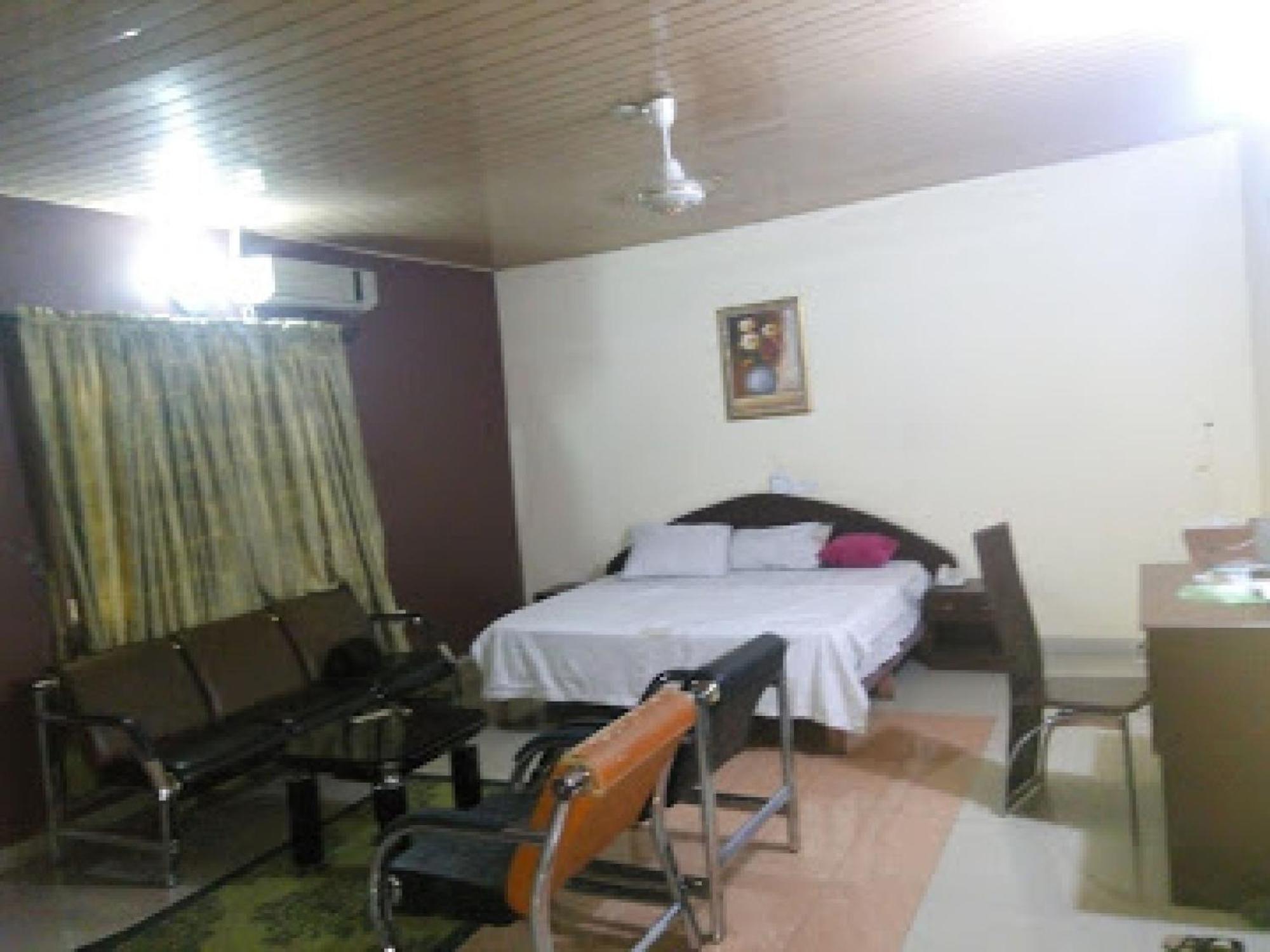 Room In Lodge - Clen-Phil Hotels And Suite Port Harcourt Eksteriør bilde